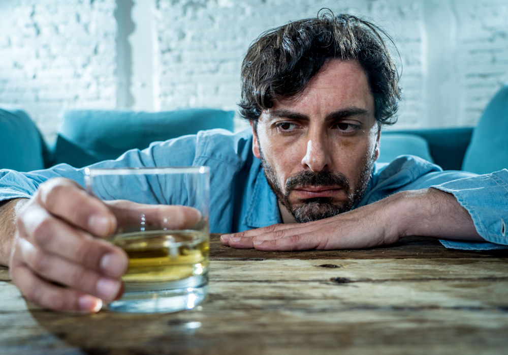 man combining muscle relaxers with alcohol