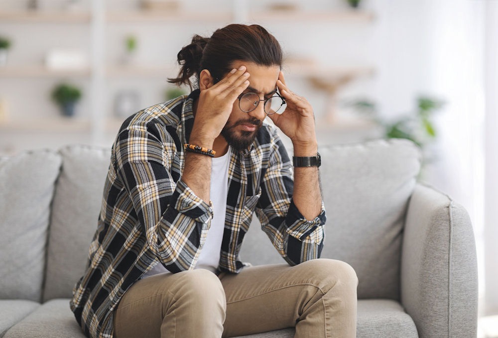 man experiencing prescription drug withdrawal effects