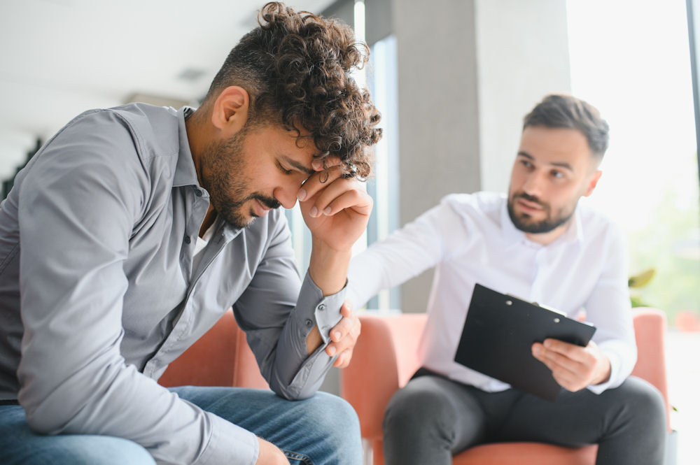 therapist discussing 7-OH risks with a young man