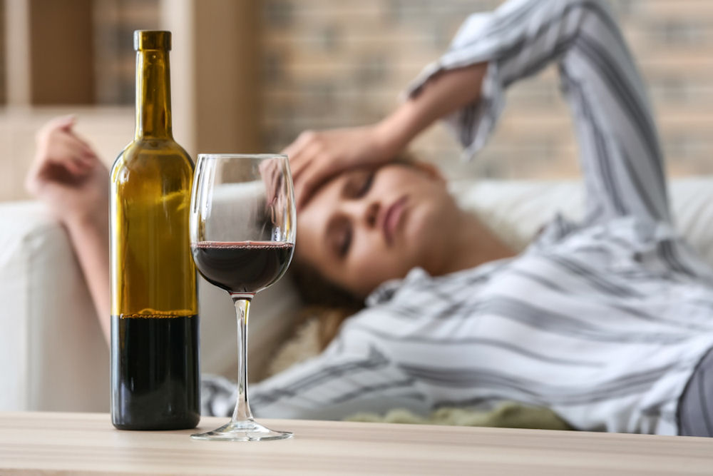 woman experiencing alcohol addiction signs